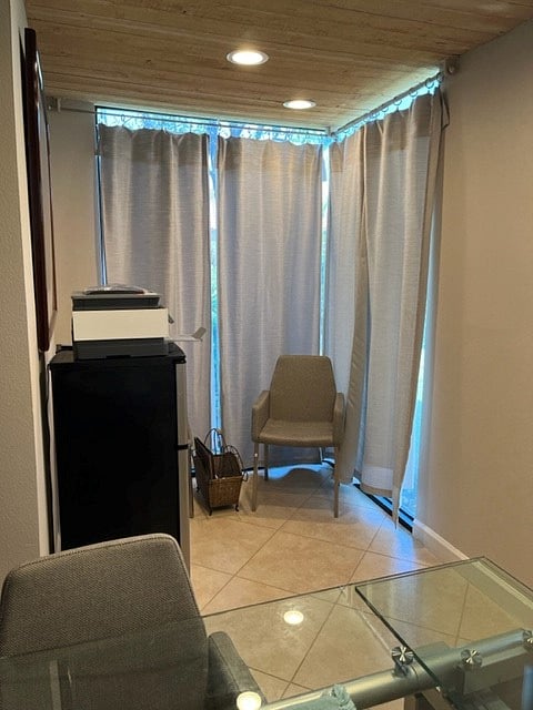Alcove sitting area with mini fridge & HP printer