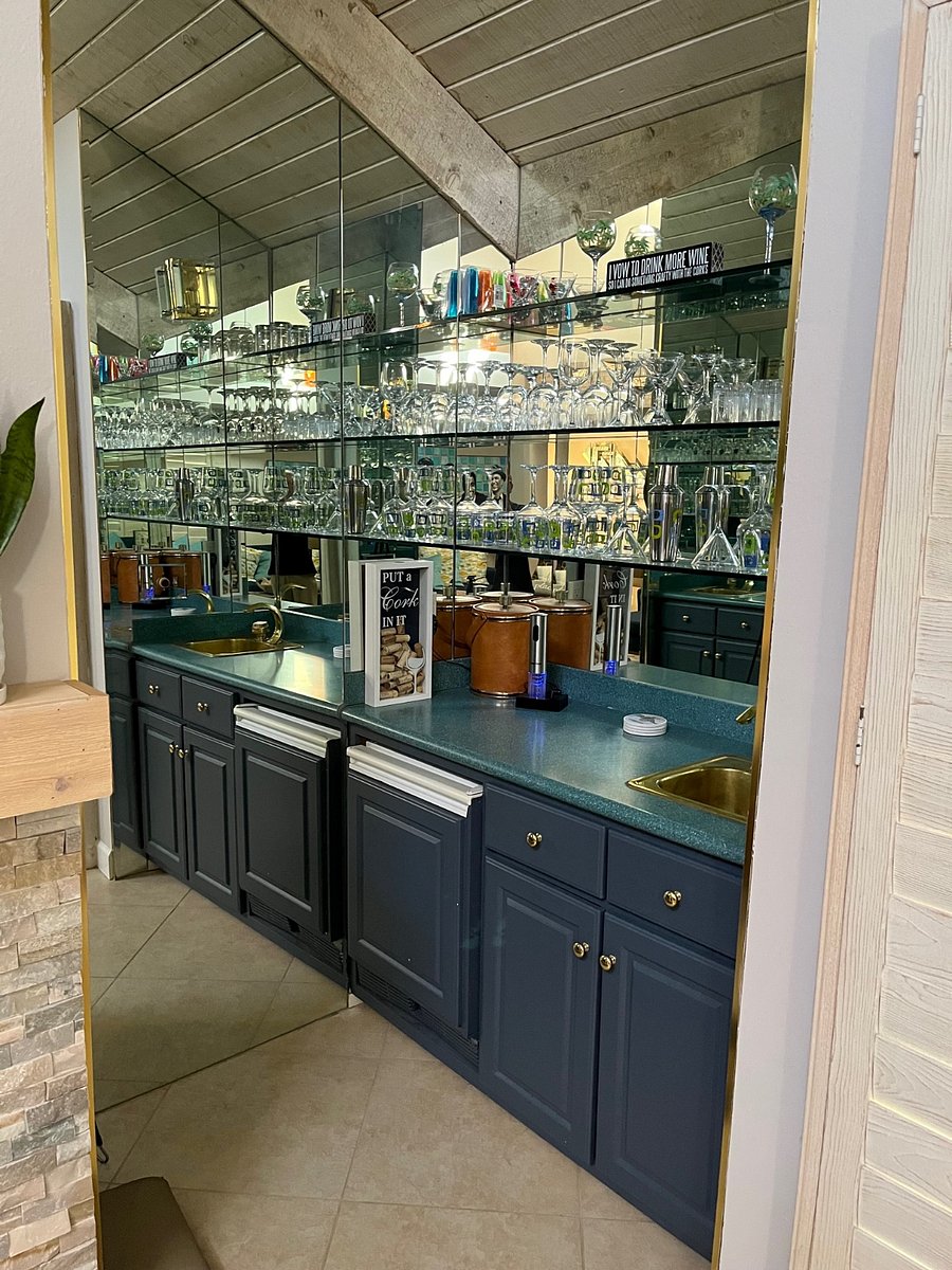 Wet bar area off of Living room