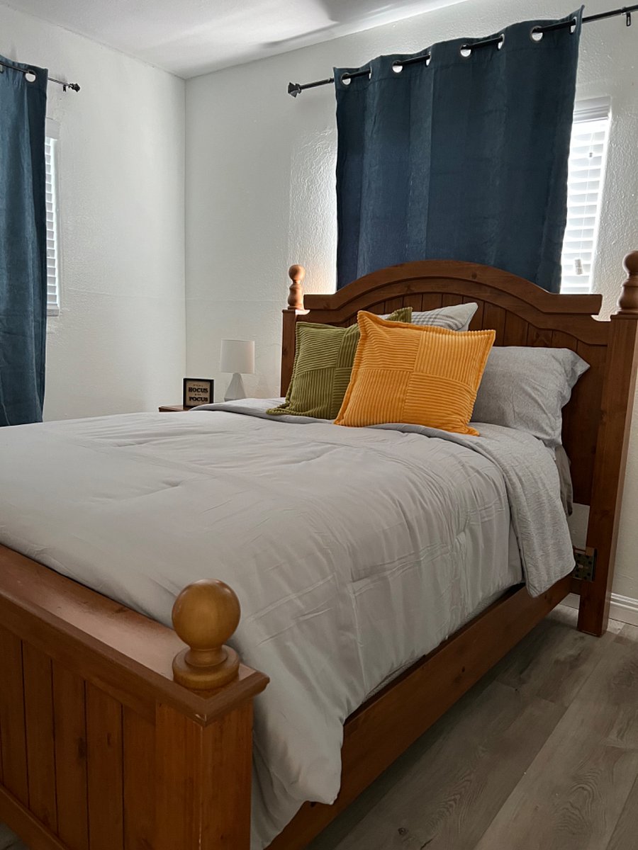 Full size bed