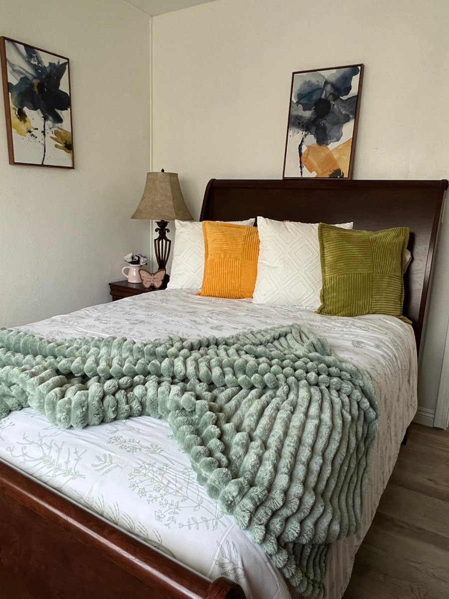 Full size bed
