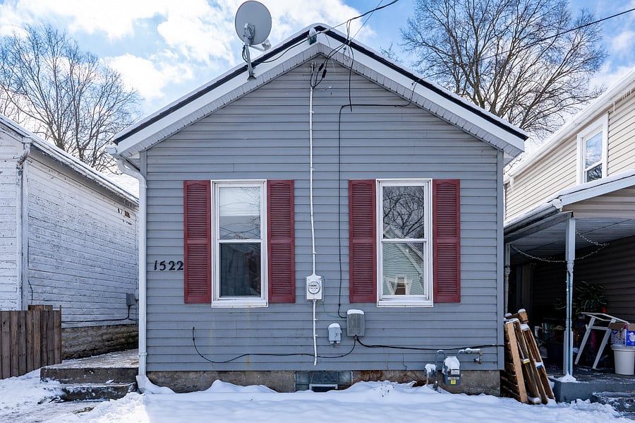 Cozy Single home 2br/1ba located in a quiet neighborhood, minutes away from Dayton Children's Hospital.