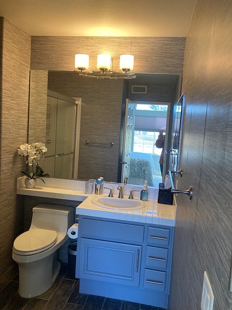 Attached ensuite bathroom
