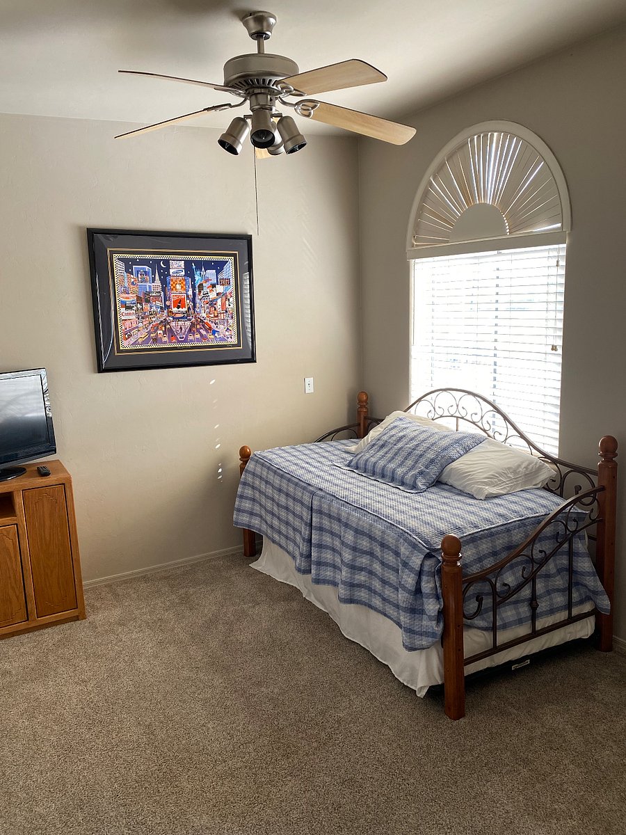 Guest bedroom (single twin bed set up)