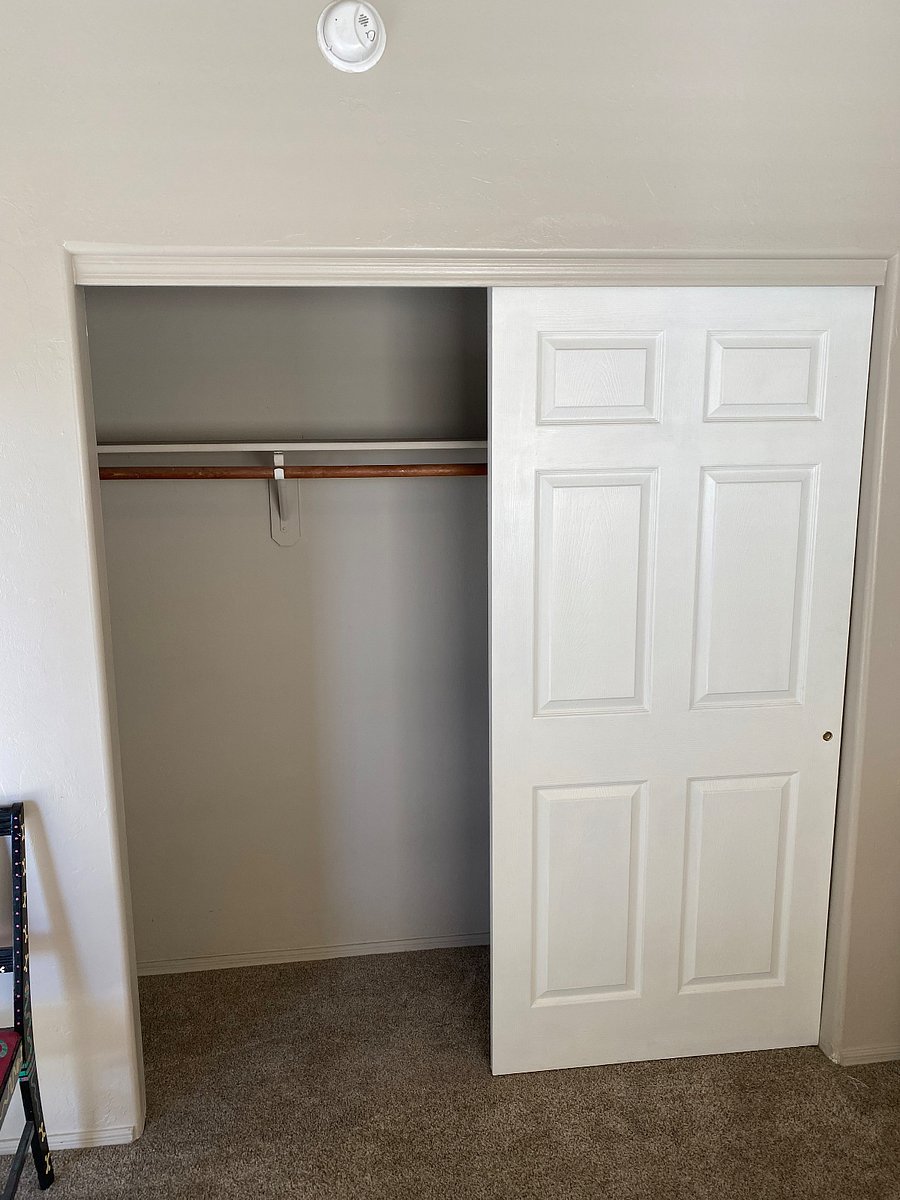 Guest bedrooms closet