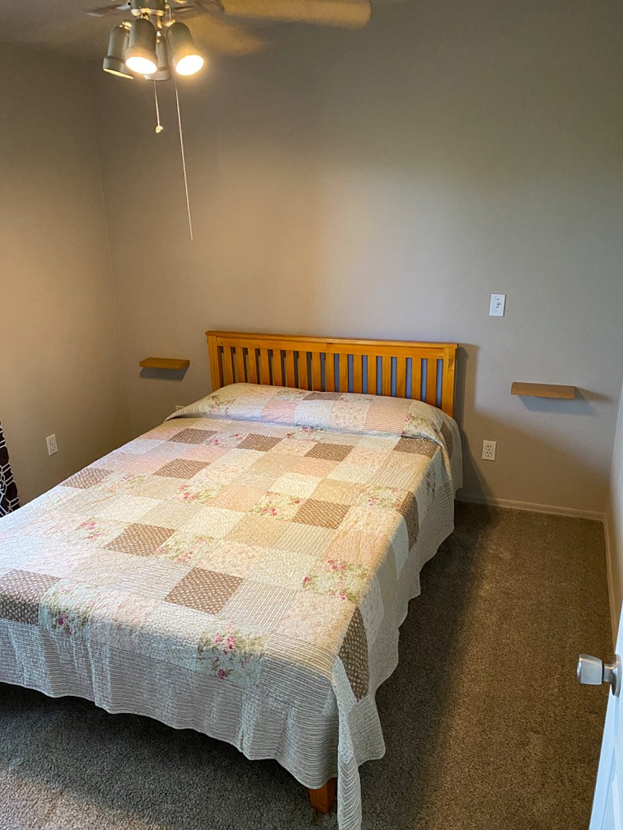 Master bedroom (queen sized mattress)