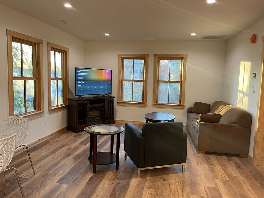 Living room with smart tv free wifi