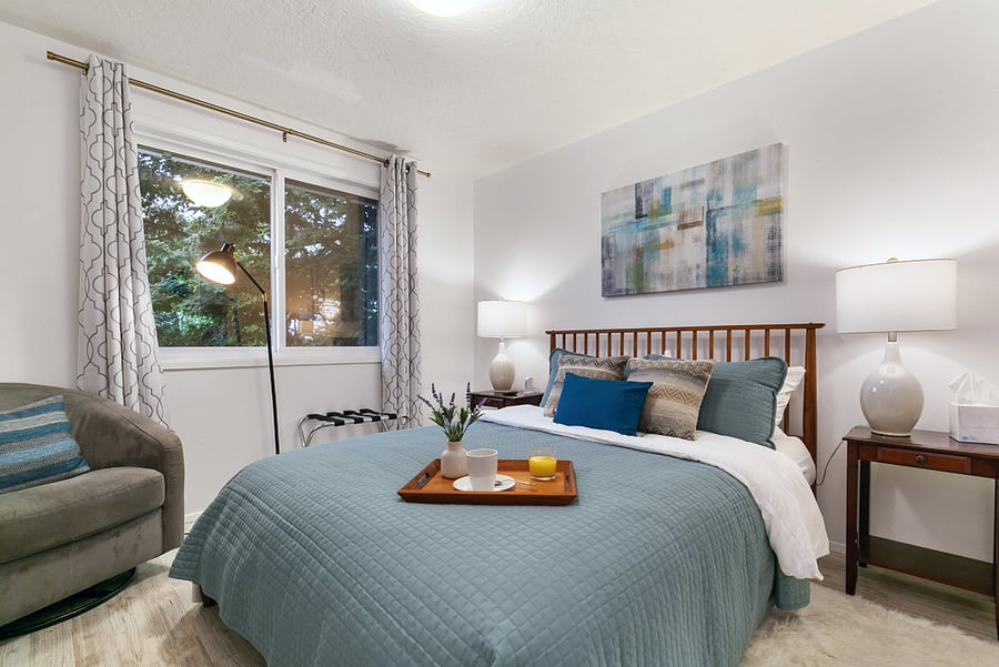 Sleep well with a high-end queen mattress, cotton linens, choice of pillows and black-out curtains.