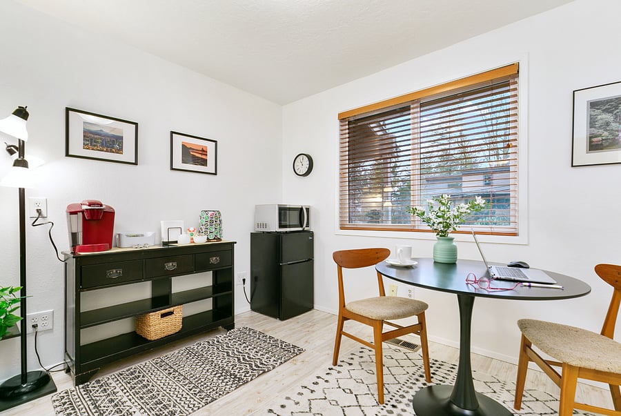 Enjoy your coffee, set up your laptop and connect to the high-speed internet in your second private room.