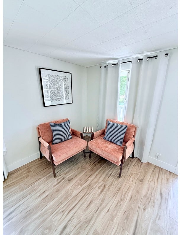 Cozy conversation nook in the oversized livingroom.