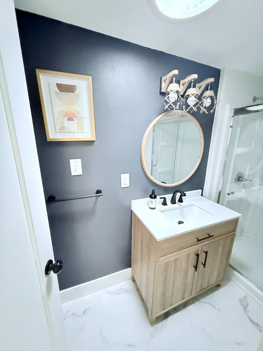 Soothing blue with boho accents in the bathroom.
