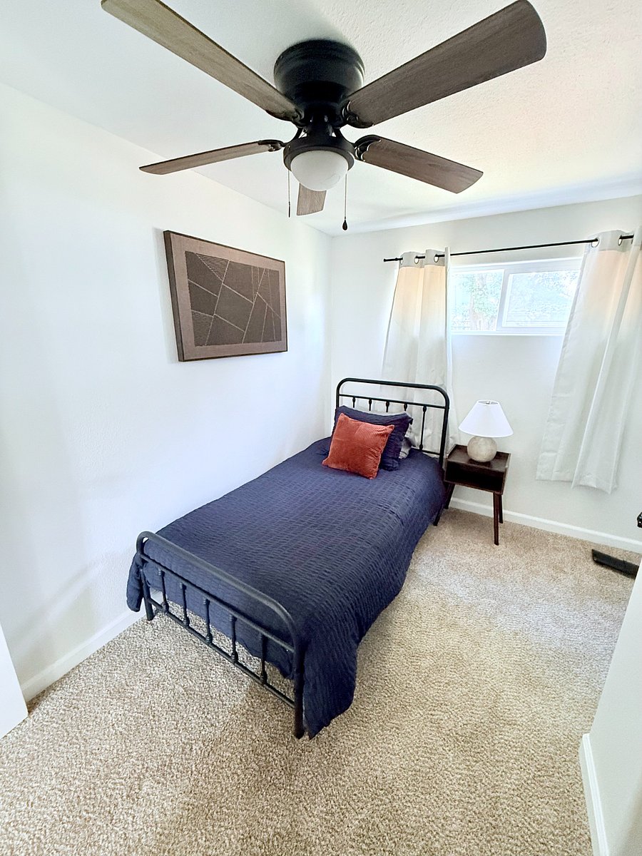 Secondary bedroom with twin bed