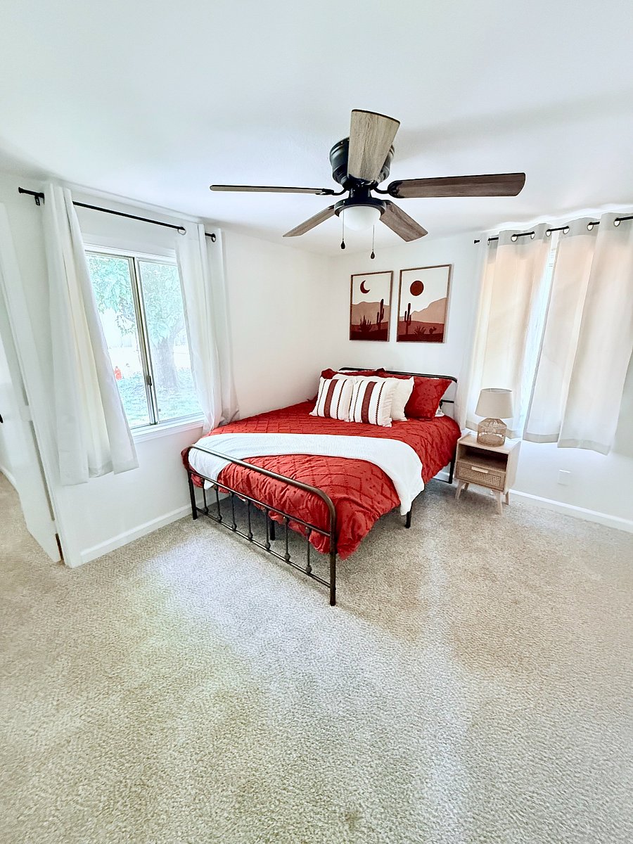 Master bedroom with full sized hybrid memory foam mattress.