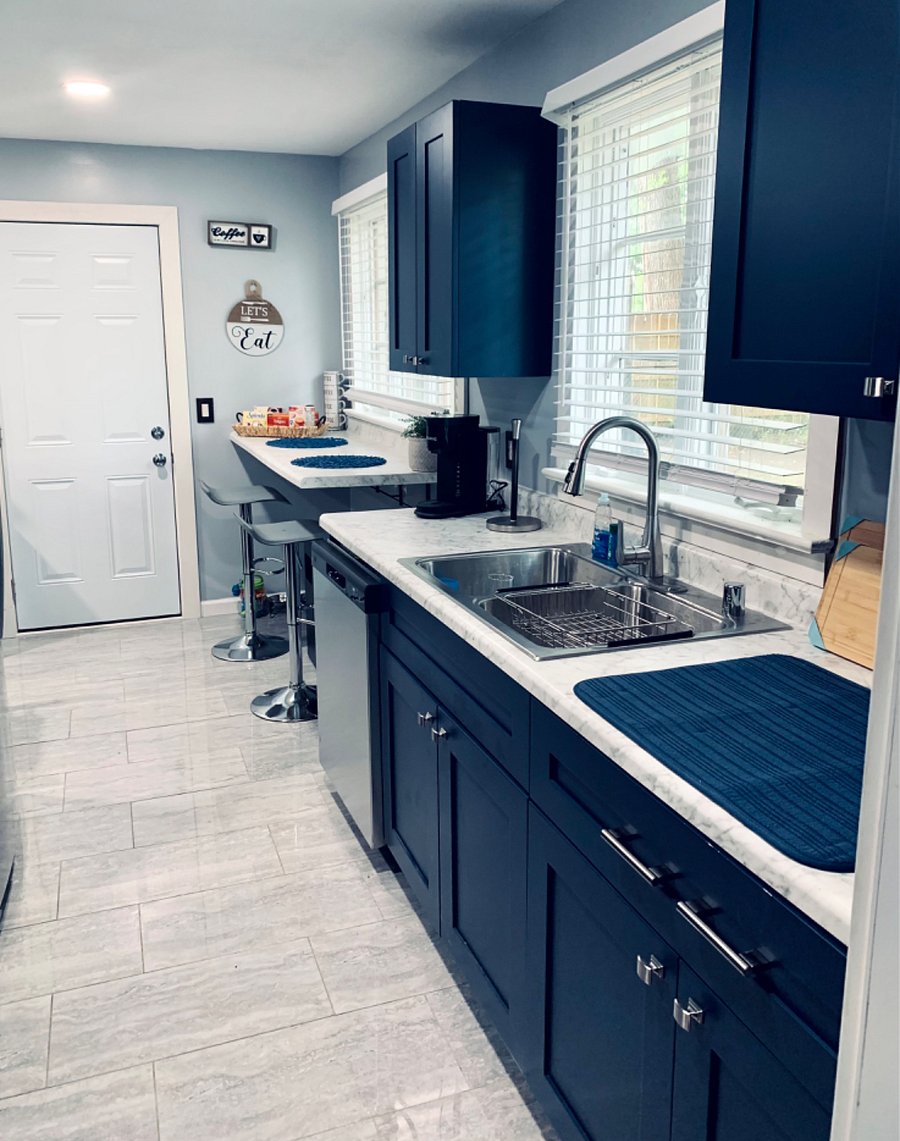 Kitchen: