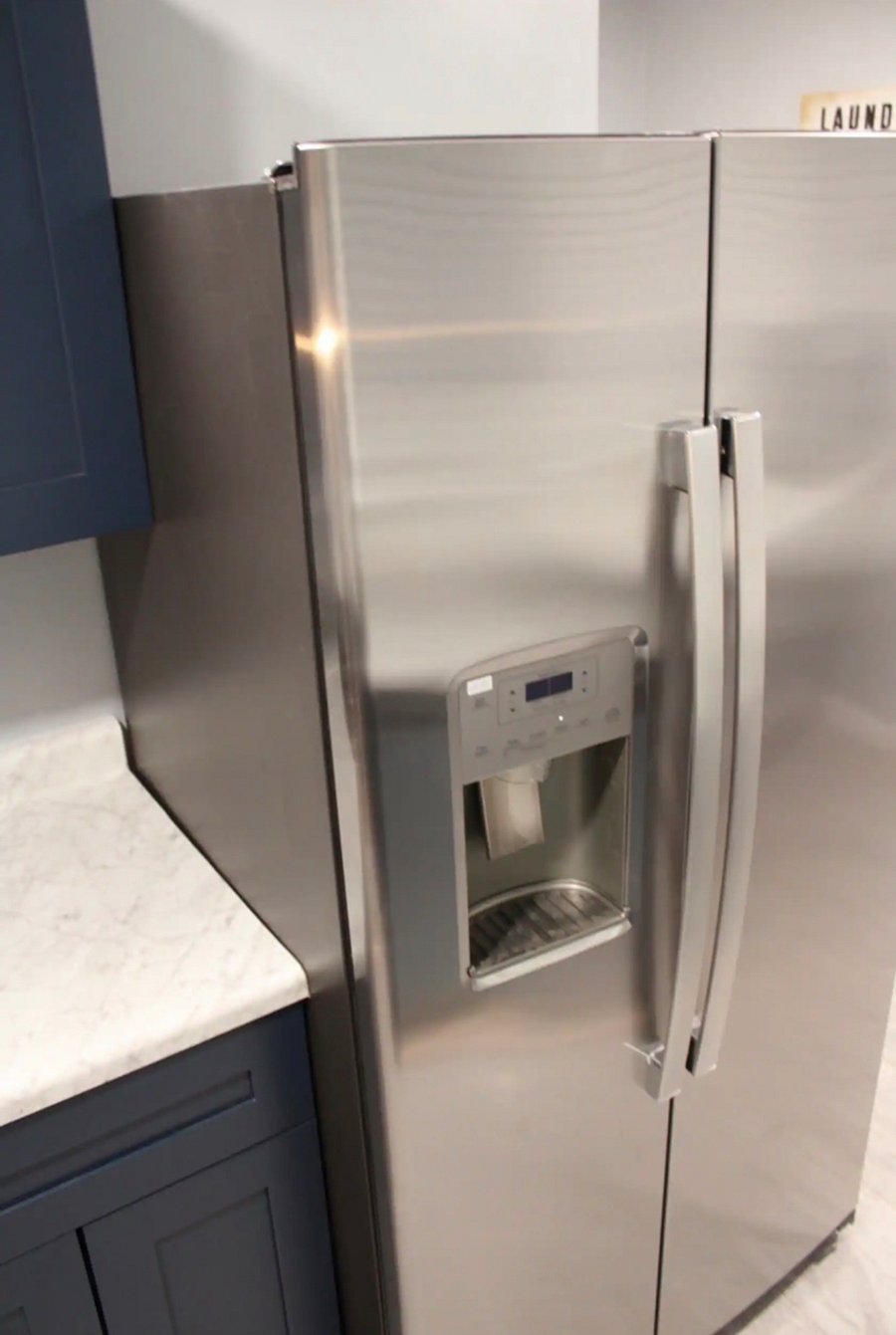 Kitchen: Refrigerator