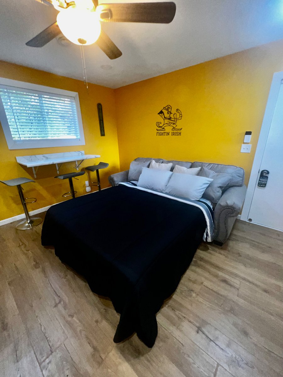 Queen bed- Arcade room