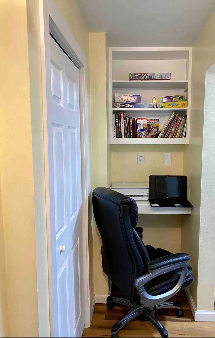 Dedicated workspace- Laptop amenity
