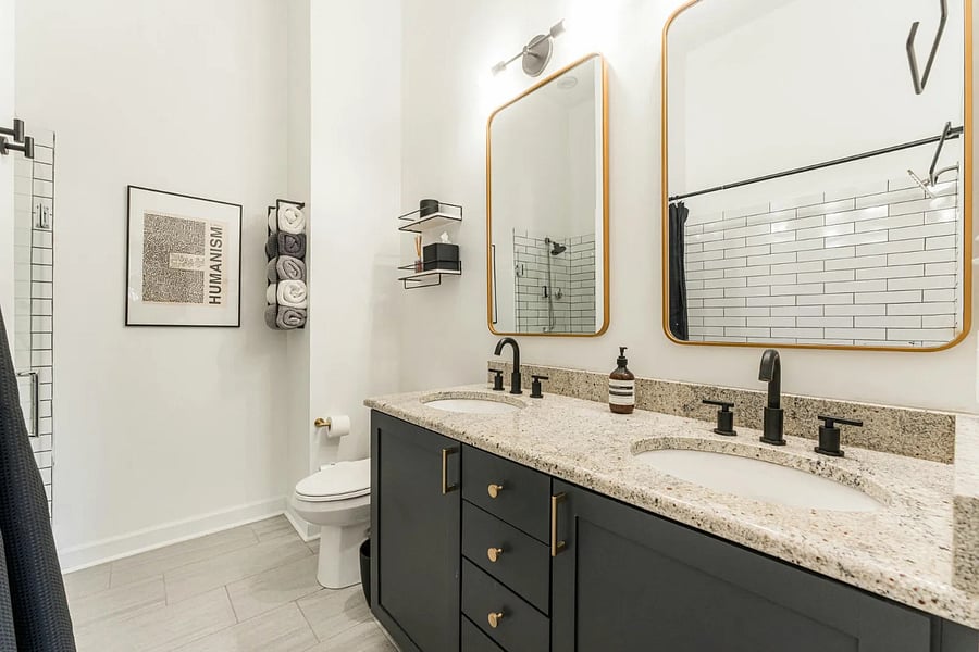 Dual sinks in ensuite bathroom