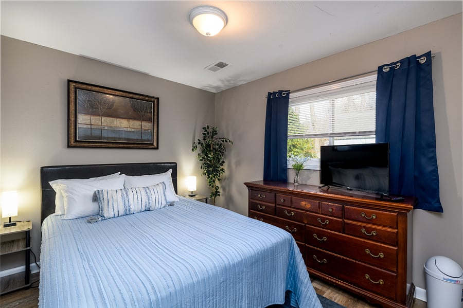 Downstairs bedroom - sleeps 2