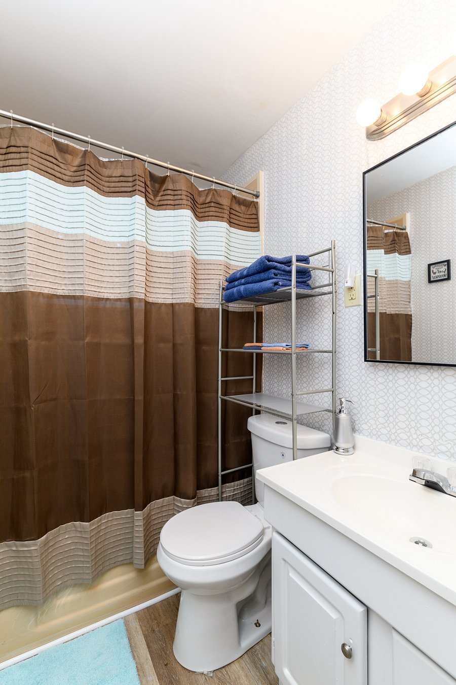 Downstairs bathroom with tub