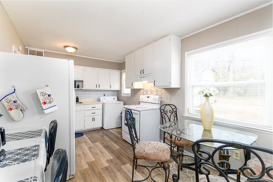 Kitchen - seats 6