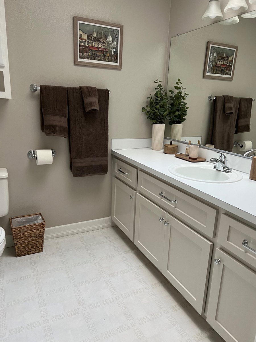 Spacious bathroom with plenty of storage space