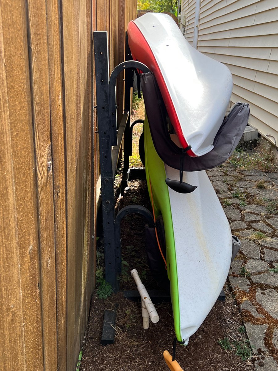 I have two kayaks that you can borrow. Only 10 minutes from the river!