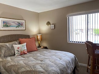 1st Bedroom - Tropical: Queen