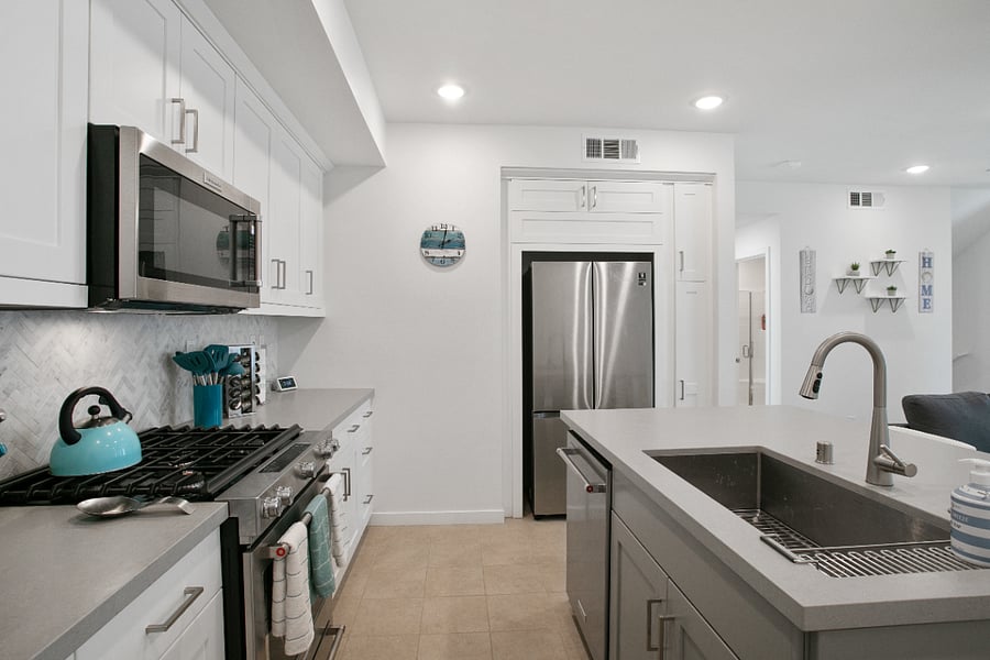 Full Amenity Kitchen