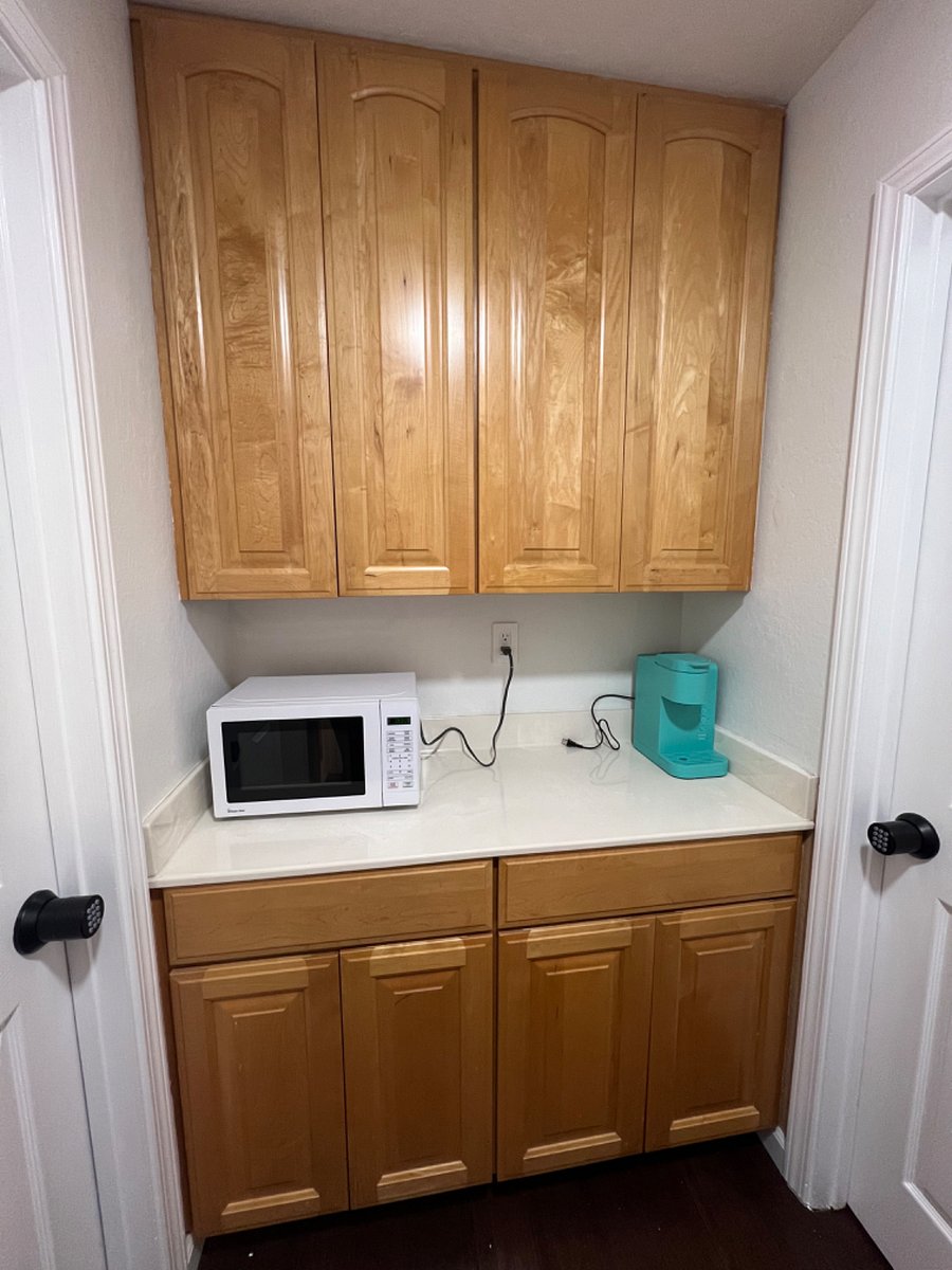 microwave and kerig coffee makerin