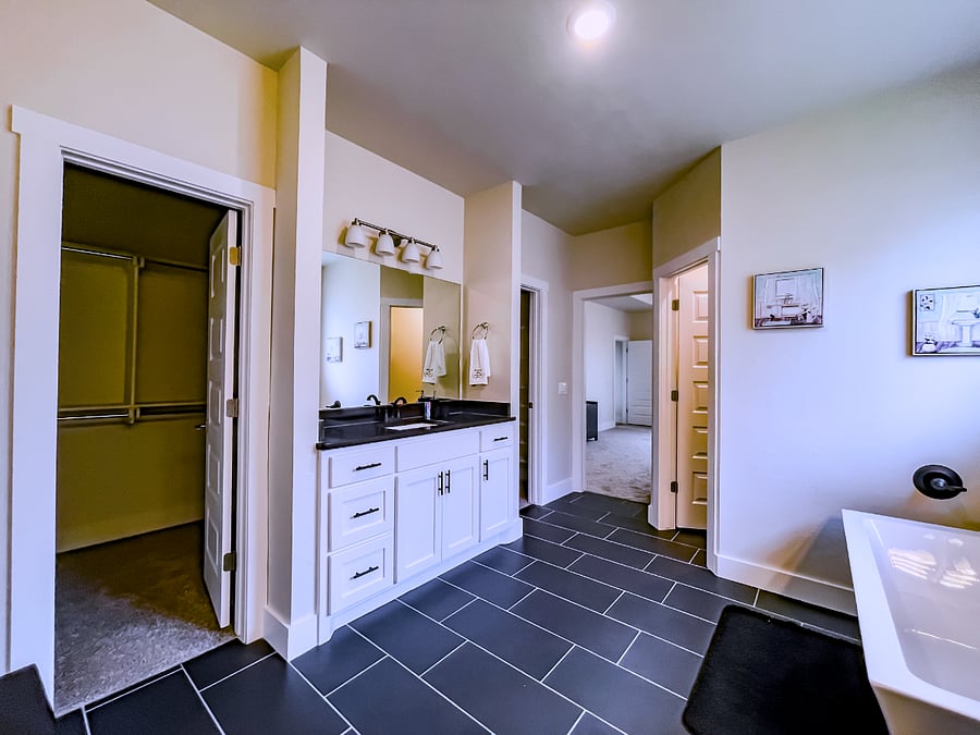 Full Bathroom1