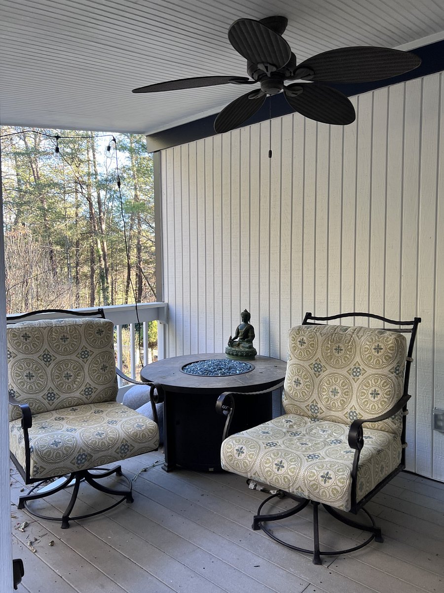 Front porch with propane firepit!