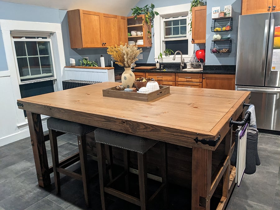 Highlights of the Kitchen: We have a dishwasher, gas stove and oven, filtered water and a large island for preparing foods.