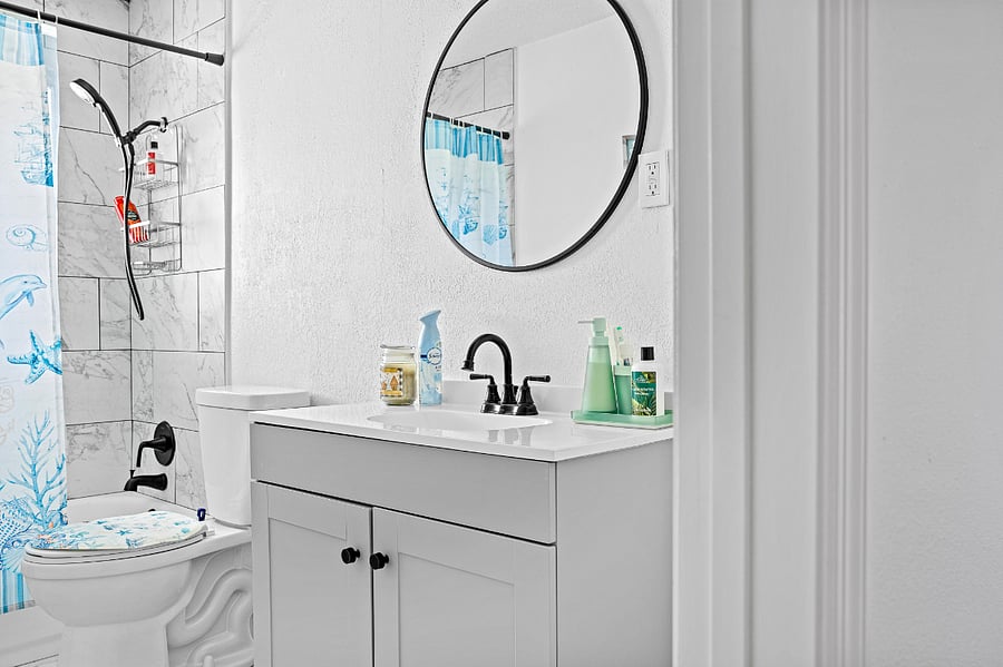 guest bath in hallway
