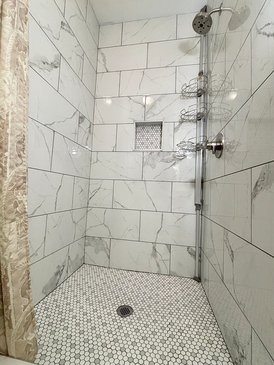 Full bathroom 1