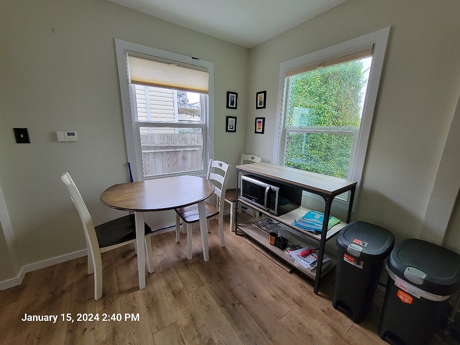 Dining nook - gets plenty of afternoon sun