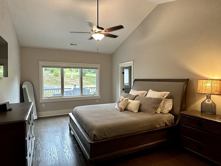 Primary Bedroom (King)