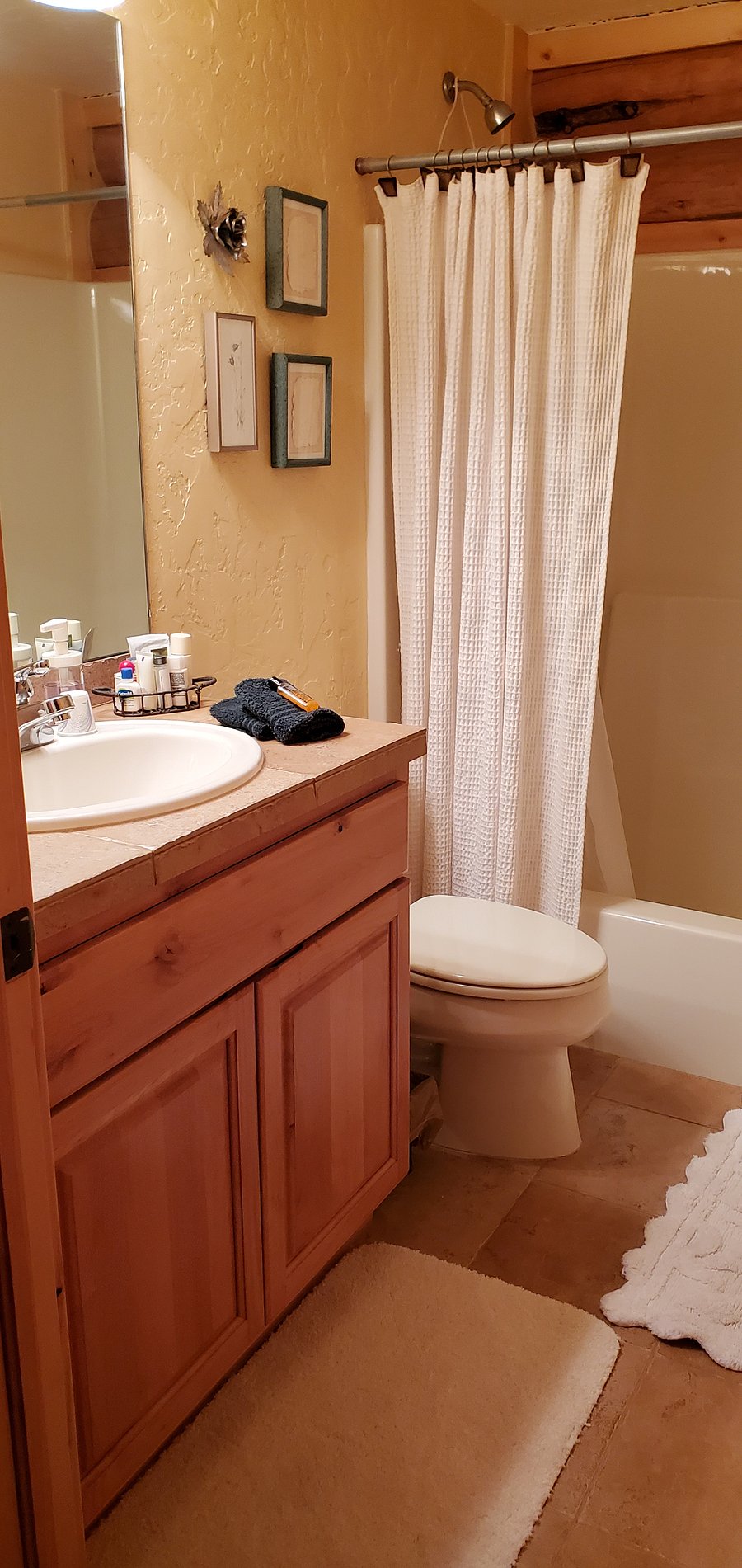 Rental bathroom for bedroom.