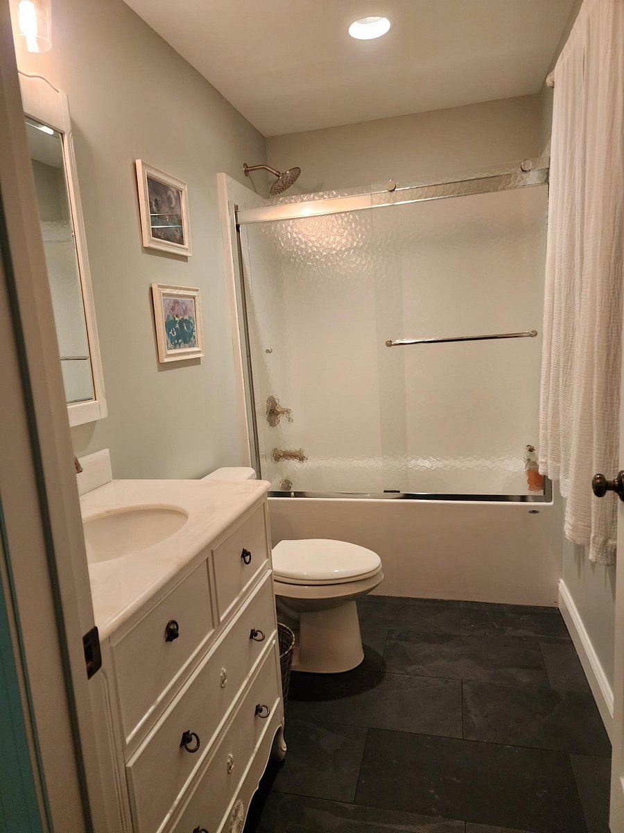 En-suite private bathroom