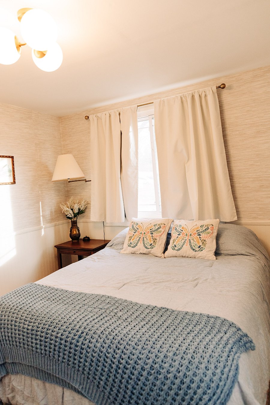 Queen sized bed.