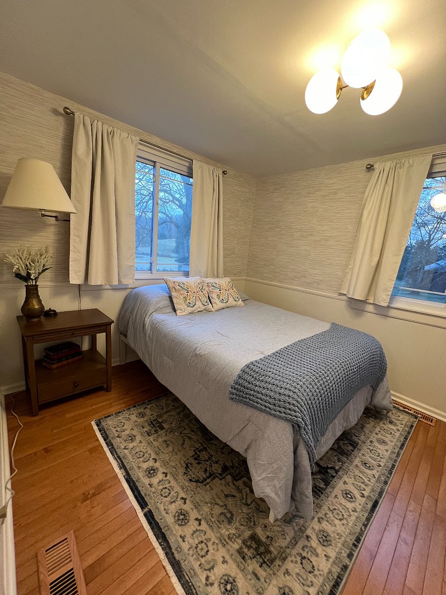 Queen sized bed.