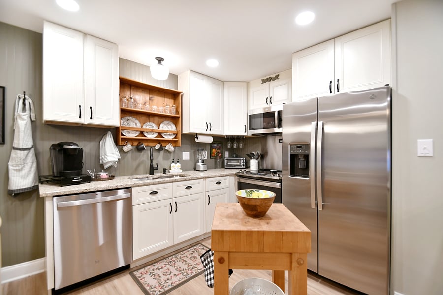 Full kitchen