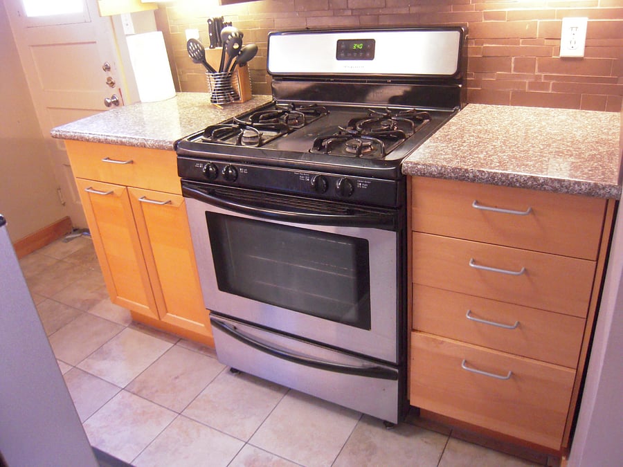 Gas stove with oven and exhaust.