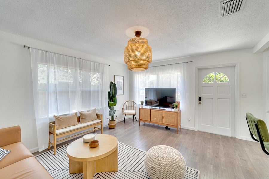 Living room with Smart TV and plenty of seating