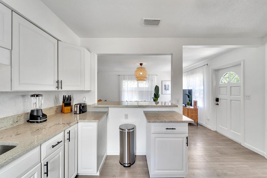 Modern fully stocked kitchen