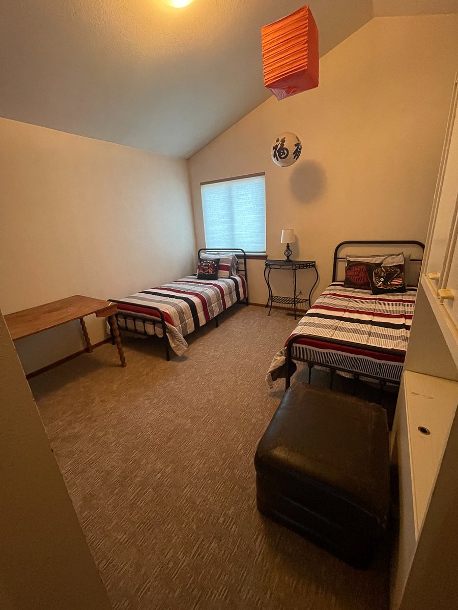 Bedroom #2, Two twin beds