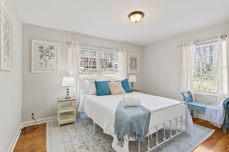 guest bedroom- queen bed