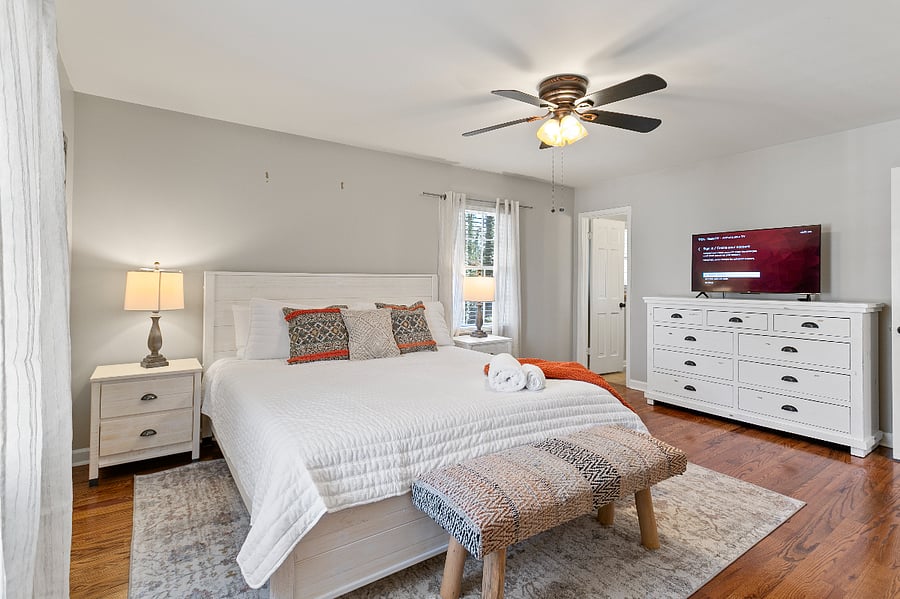 mater bedroom- king bed