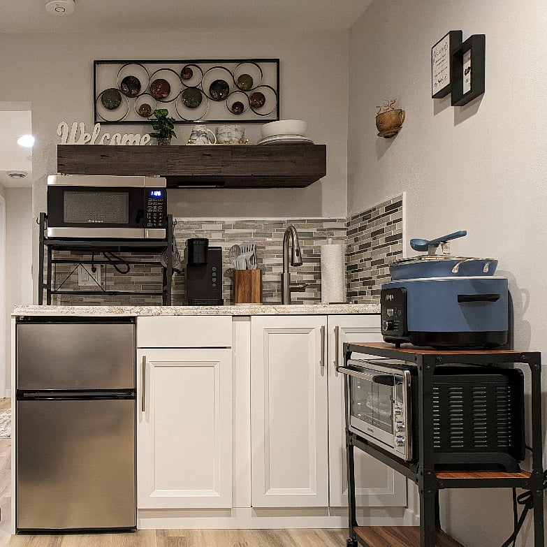 Kitchenette with all appliances