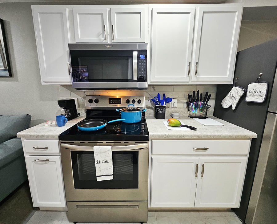 Kitchen cooking area