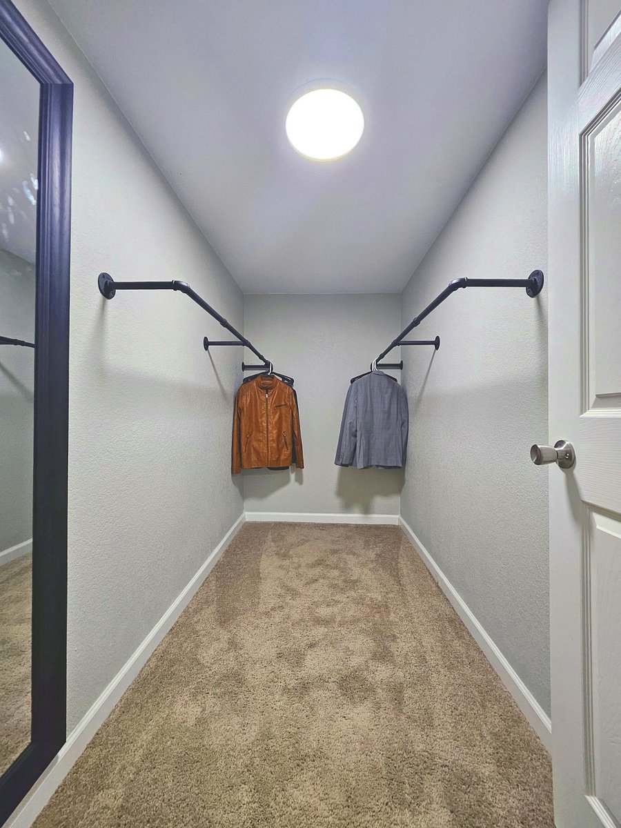 Walk-in Closet